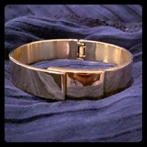 💫 Faux Gold Clasp Bracelet💫